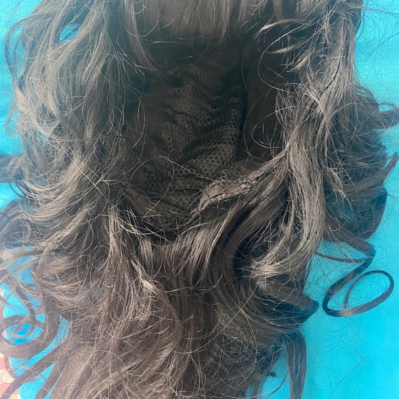 Black wavy synthetic wig with bangs - Picture 1 of 3